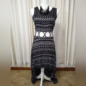 Forever 21 Maxi Dress L Black White Geometric Cut in Middle Summer